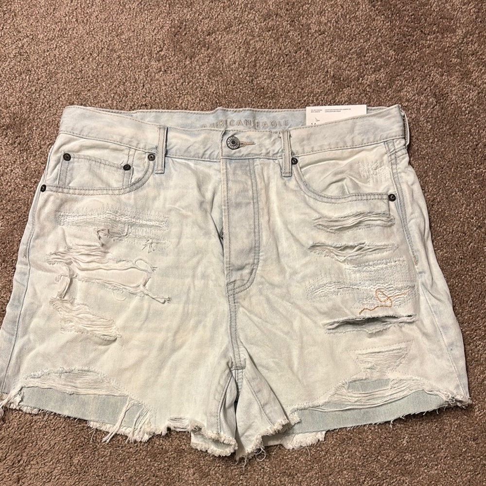 BNWT American Eagle Outfitters 90’s Boyfriend Jean Shorts